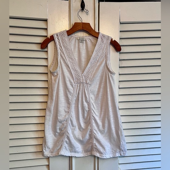 Sundance V-neck shirt with stylish embellishments. - Picture 1 of 7